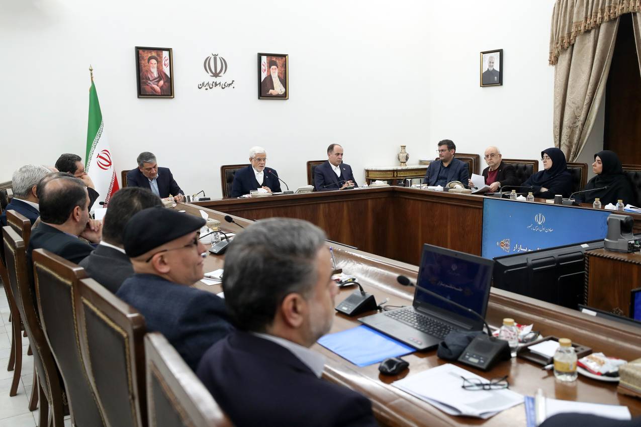 دکتر عارف: دولت در برابر مدیری که تولید را متوقف کند از اقتدار خود استفاده خواهد کرد