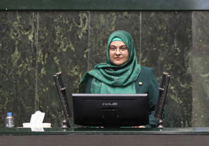 ایرانیِ خردمند، به خانه و خاک کشورش می‌بالد