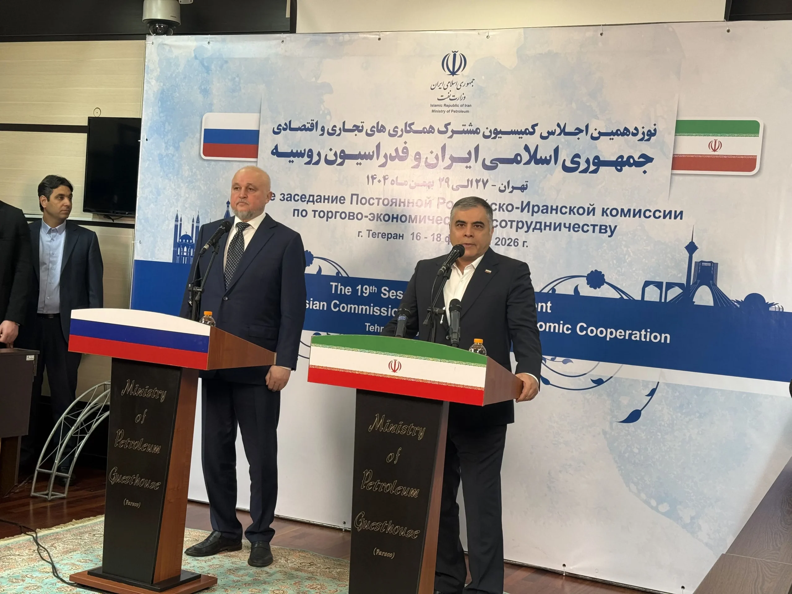 واگذاری توسعه یکی از میادین نفتی به روسیه/ اجرای راه‌آهن رشت-آستارا از ماه آوریل