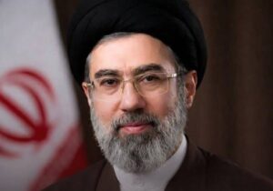 دستور رهبر معظم انقلاب به ادامه خدمت منصوبان رهبر شهید بر اساس احکام و تدابیر سابق