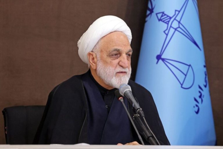 با افرادی که در راستای منافع دشمن عمل کنند با قاطعیت برخورد می‌شود