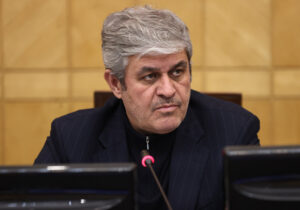 حقوق و مزایای کارکنان و بازنشستگان طبق برنامه و بدون تأخیر پرداخت می‌شود
