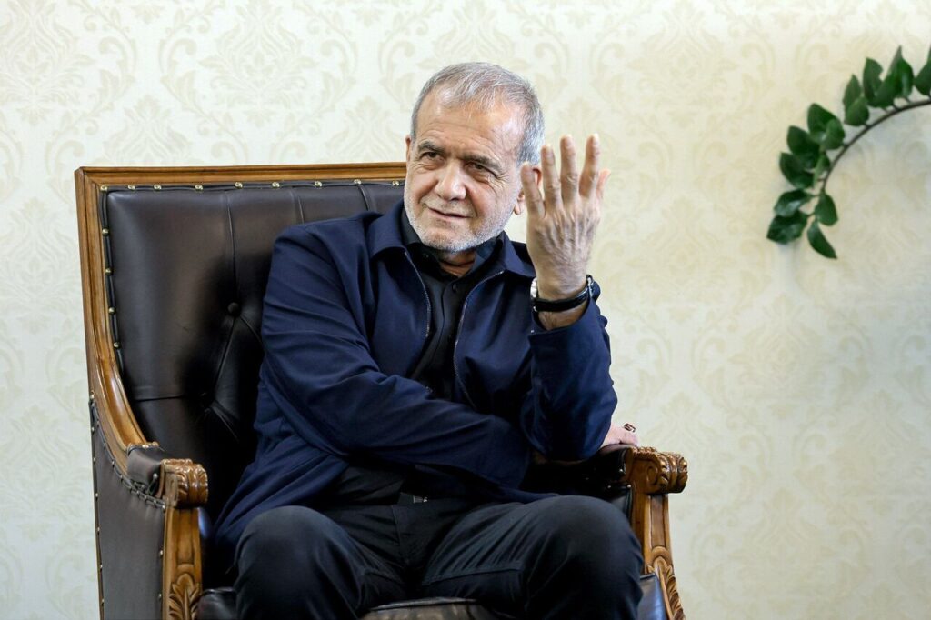 پزشکیان، وزارت ورزش و جوانان، ورزشکاران نماد عرق ملی، ایستادگی در برابر تهدیدات، بازدید رئیس‌جمهور، قهرمانان ورزشی، وحدت و امید