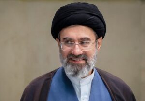 معلمان و کارگران ستون فقرات عرصه فرهنگ و اقتصاد