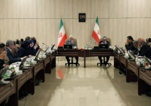 تأکید عارف بر تأمین پایدار کالاهای اساسی و حمایت از تیم مذاکره‌کننده