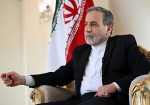 ایرانیان هرگز در برابر فشار سر خم نمی‌کنند