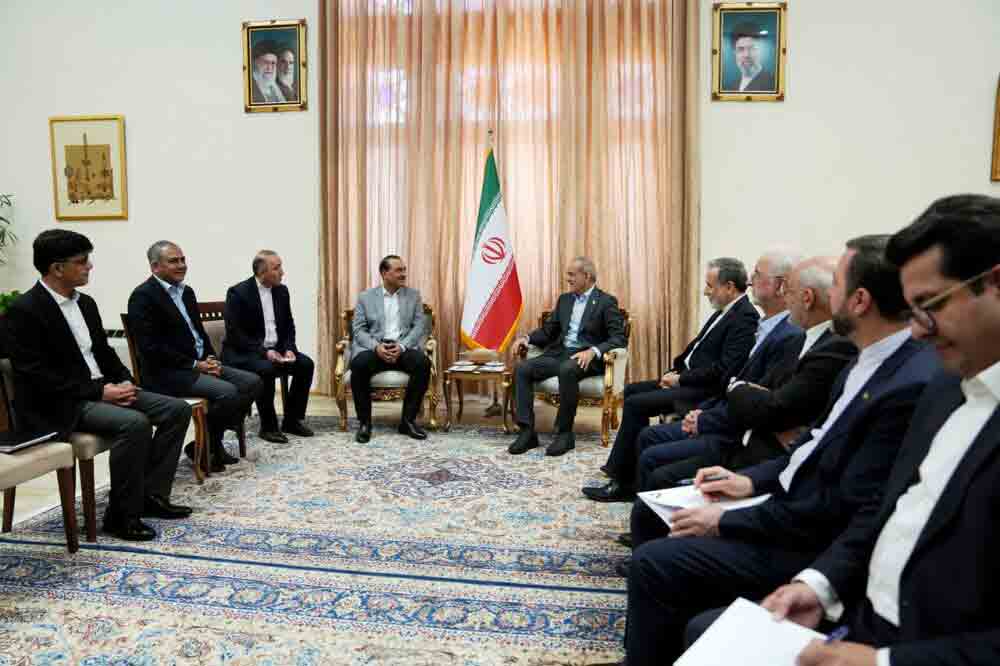 عاصم منیر با پزشکیان دیدار کرد