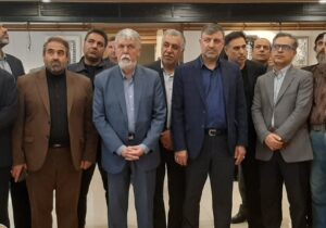 بازدید وزیر فرهنگ از ناوشکن نمادین «دنا»