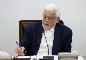 عارف در پیام به رهبر انقلاب: امضای تفاهم مرهون راهبردهای پدر شهیدتان و رهبری شماست