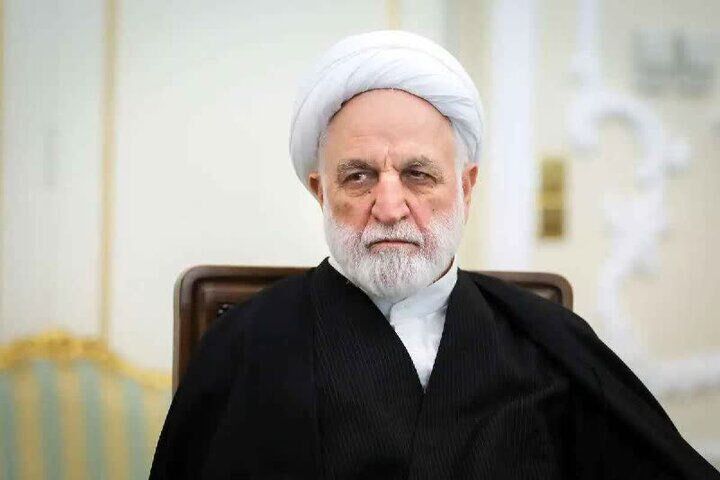 ملت ایران با تأسی به مکتب حسینی دشمنان را به هزیمت کشاند