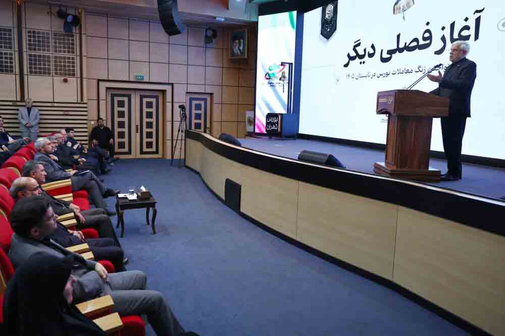 برنامه دولت حمایت ازبازارسرمایه است/هدایت سرمایه‌های خردبه تولید در اولویت قراردارد