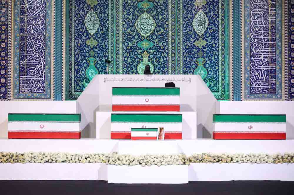 ادای احترام هیات‌های بین‌المللی به پیکر رهبر شهید انقلاب ایران