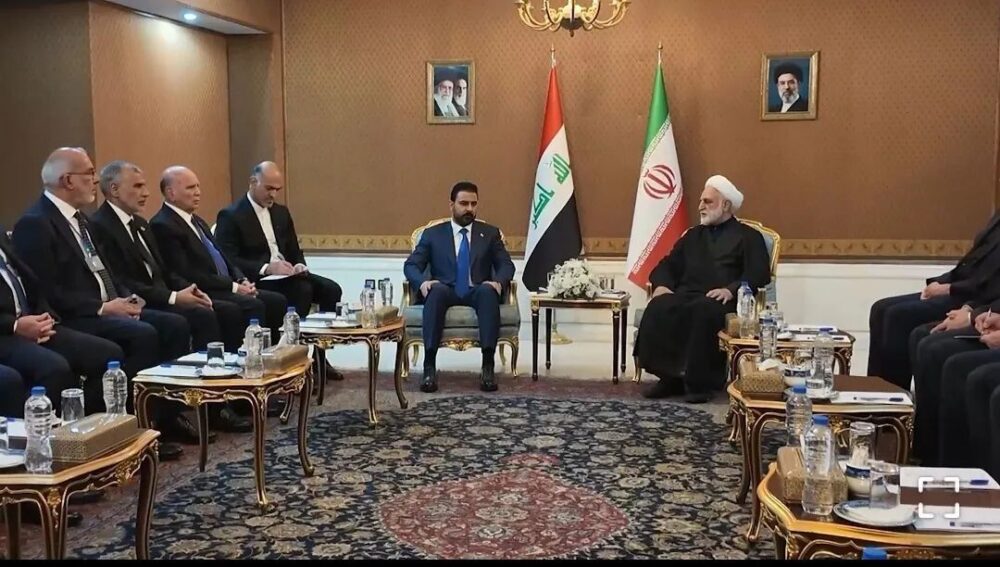ملت ایران تسلیم‌ناپذیر است