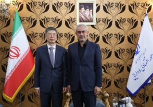 توسعه روابط راهبردی ایران و چین در دیدار وزیر اقتصاد با سفیر پکن