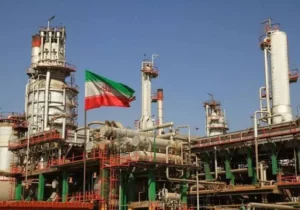 دود غلیظ جنوب تهران ناشی از حریق دو تانکر سوخت بود