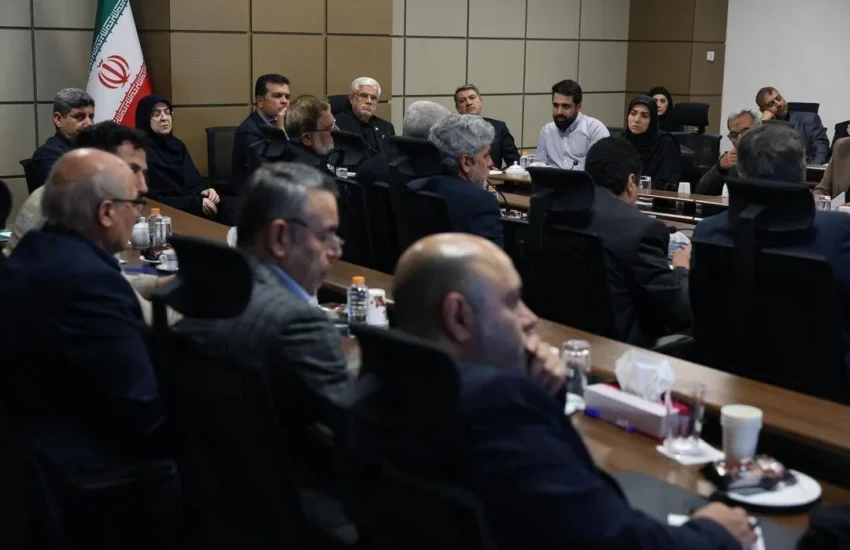 عارف: دشمن از توطئه دست برنمی‌دارد