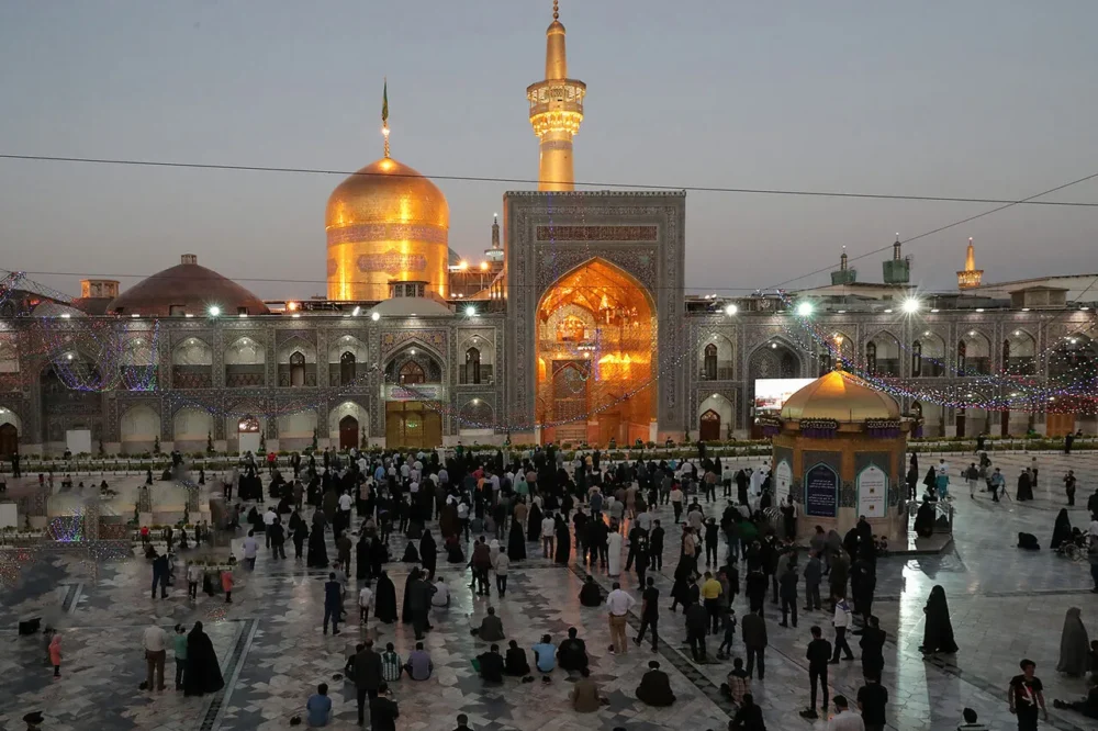 کارت گردشگری امکانی جدید برای استفاده گردشگران و زائران بارگاه ملکوتی ثامن الحجج